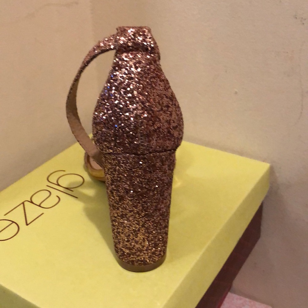 Shoes - Picture 2 of 4